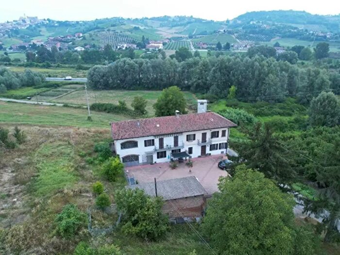 Casa con 11 locali in vendita in Montegrosso DAsti