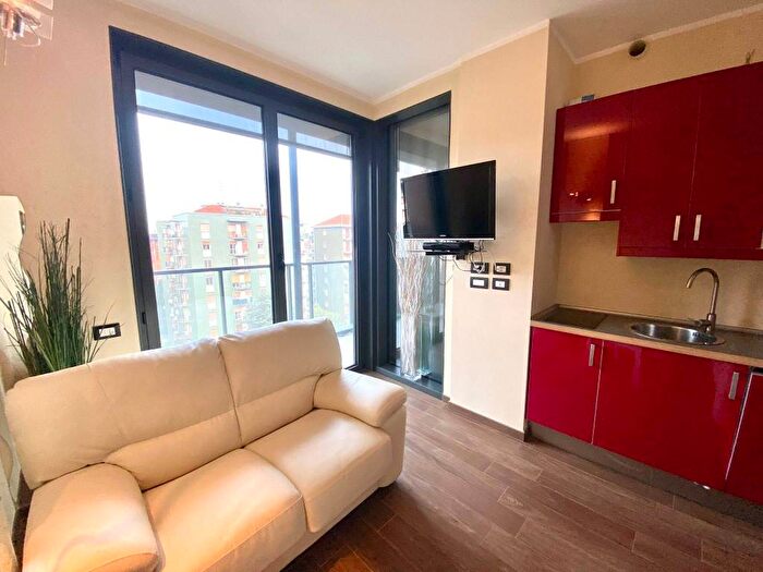 Appartamento bilocale in affitto in Viale Legioni Romane, Bande Nere, Milano