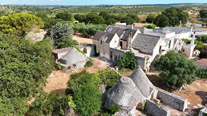 Casa con 9 locali in vendita in Contrada Miceli, Martina Franca
