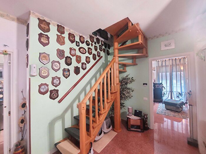 Appartamento con 6 locali in vendita in Sarzana