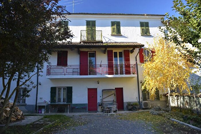 Casa con 5 locali in vendita in Via LungOrba, Capriata DOrba