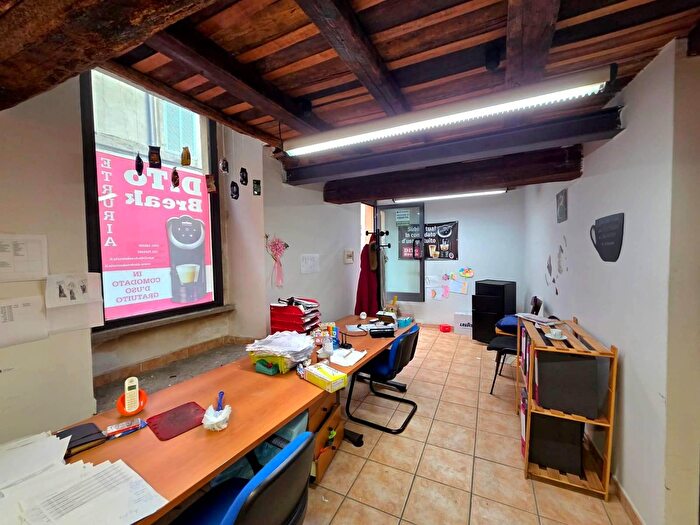 Appartamento con 5 locali in vendita in Via Filippo Nicolai, Caprarola