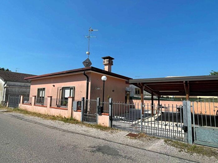 Casa trilocale in affitto in Via Cao Marina, Centro, Porto Viro