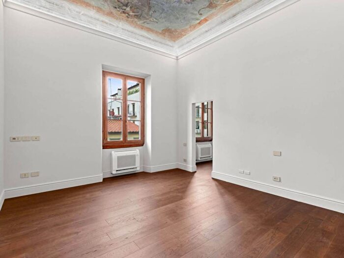 Appartamento con 6 locali in affitto in Via Frà Bartolomeo, Signoria Uffizi, Firenze