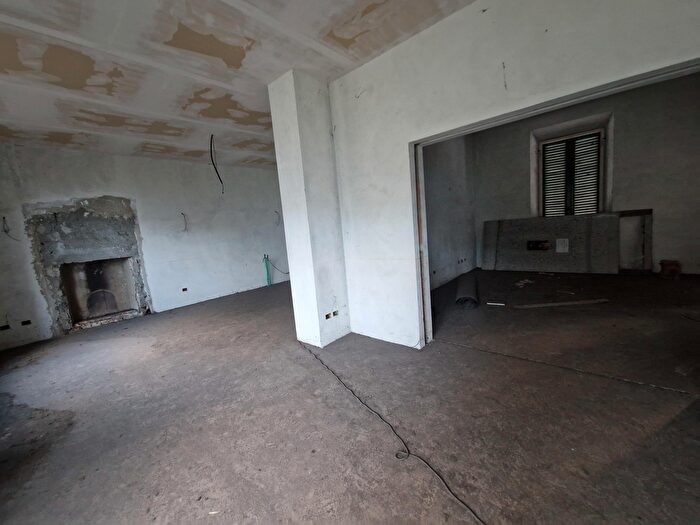 Casa con 11 locali in vendita in Via Guglielmo Oberdan, Lucca