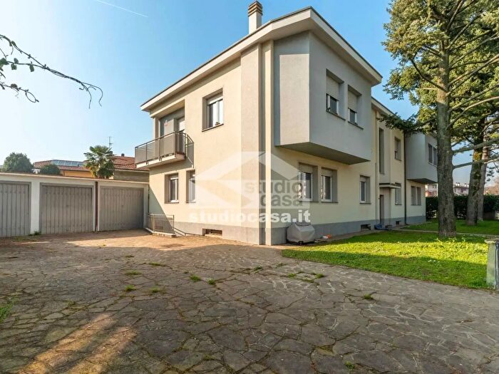 Casa con 12 locali in vendita in Via Modigliani, Muggiò