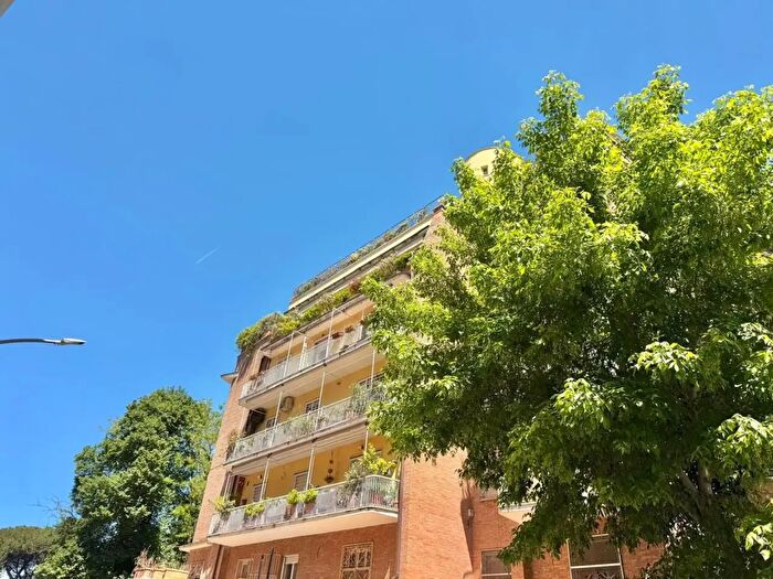 Appartamento con 5 locali in vendita in Via Ruggero Fauro, Roma