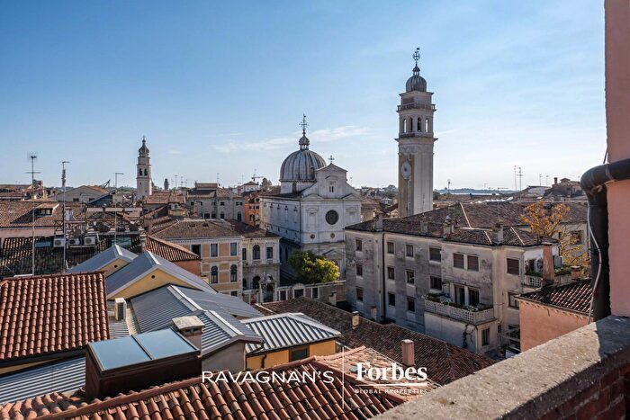 Appartamento con 7 locali in vendita in Venezia