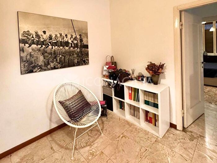 Appartamento trilocale in affitto in Via Carlo Crivelli, Quadronno Crocetta, Milano