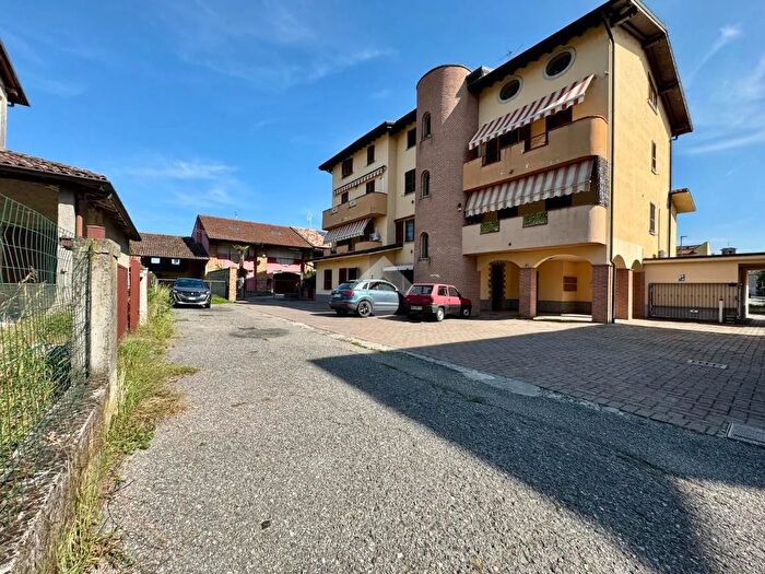 Appartamento trilocale in vendita in Via Vincenzo Bellini, Vailate