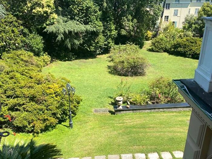 Appartamento con 6 locali in affitto in Albaro, Genova