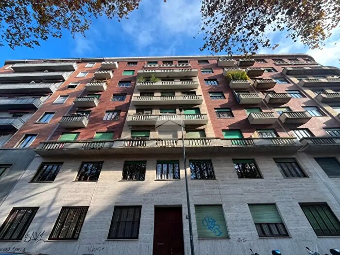 Appartamento quadrilocale in vendita in Piazza Giuseppe Grandi, Milano