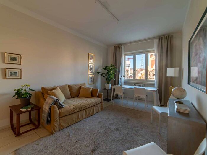 Appartamento trilocale in affitto in Via Monviso, Paolo Sarpi, Milano