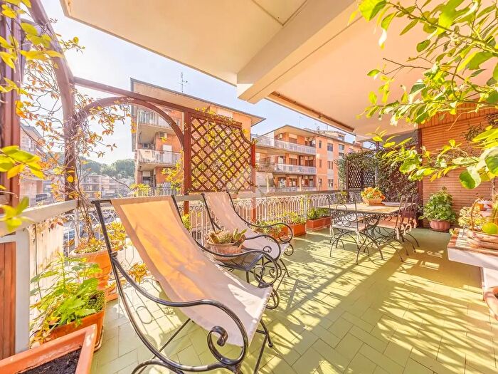 Appartamento con 5 locali in vendita in Via Luigi Capuana, Roma