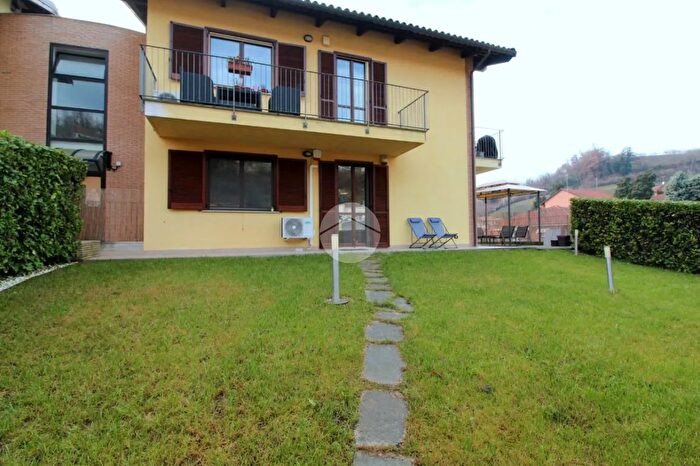 Appartamento trilocale in vendita in Via Don Andrea Botta, Pocapaglia