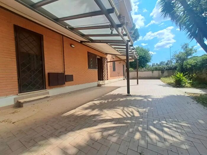 Appartamento quadrilocale in vendita in Via Ciro Marina, Roma