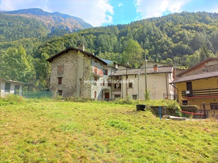 Casa con 8 locali in vendita in Pianlivere, Valbondione