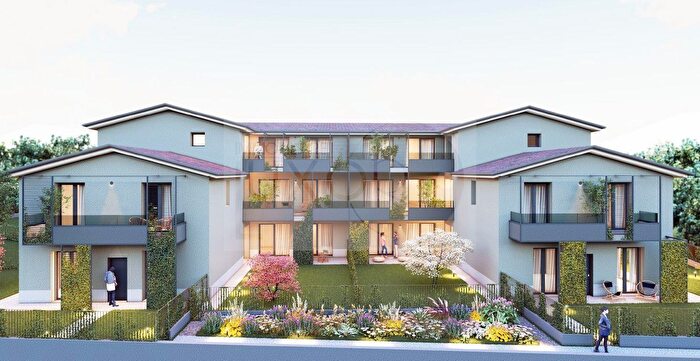 Appartamento quadrilocale in vendita in Via Carminati De Brambilla, Casatenovo