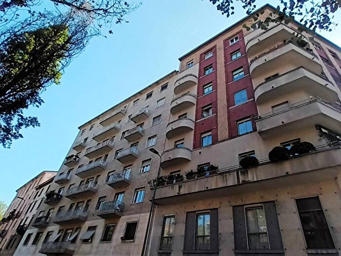 Appartamento trilocale in affitto in Via Giuditta Sidoli, Plebisciti Susa, Milano