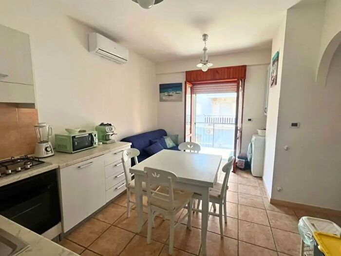 Appartamento trilocale in vendita in Via Don Minzoni, Scalea