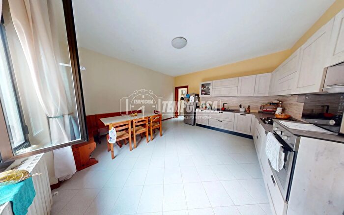 Appartamento trilocale in vendita in Via degli Arconati, Lomazzo