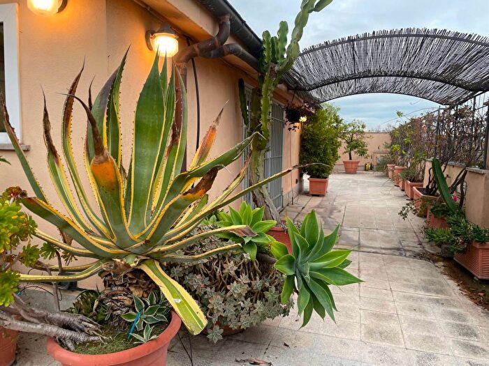 Casa con 6 locali in affitto in Via Natale del Grande, Trastevere, Roma