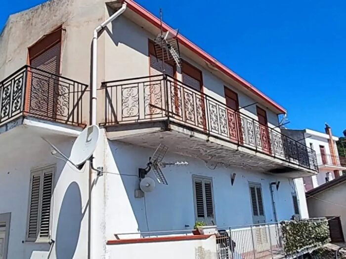 Appartamento con 7 locali in vendita in Via Via S Natoli Gatto Ceraolo Ex Giuseppe Ceraolo, Patti