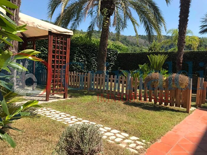 Casa con 5 locali in vendita in Domenico di Falco Snc, Quarto