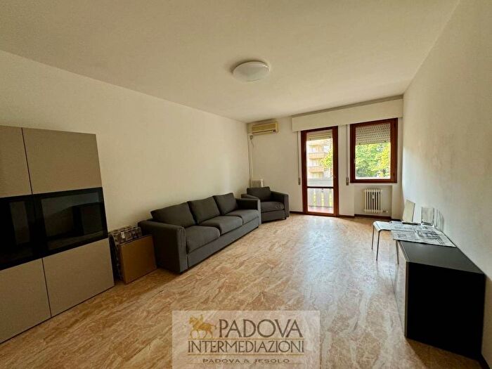 Appartamento con 5 locali in affitto in Via Terenzio Mamiani, Stanga Pio X, Padova