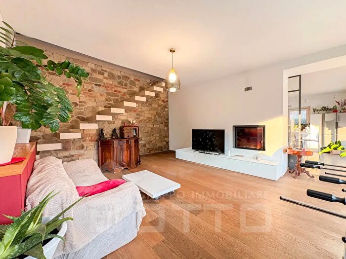 Casa con 5 locali in vendita in Via Lanca N Oleggio, Oleggio