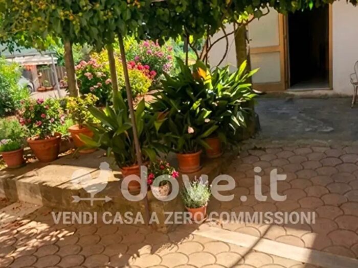 Casa con 6 locali in vendita in Via Lauretana Sud, Torrita Di Siena
