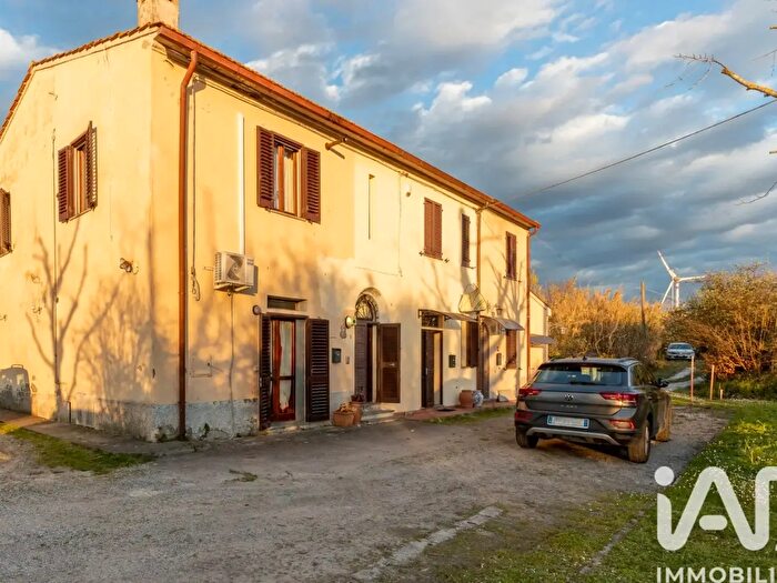 Casa quadrilocale in vendita in Viale America, Pontedera