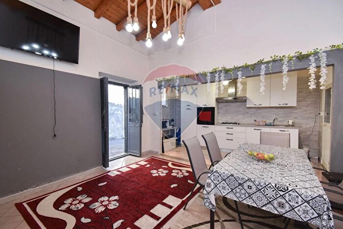 Casa con 6 locali in vendita in Via Porto Salvo, Acireale