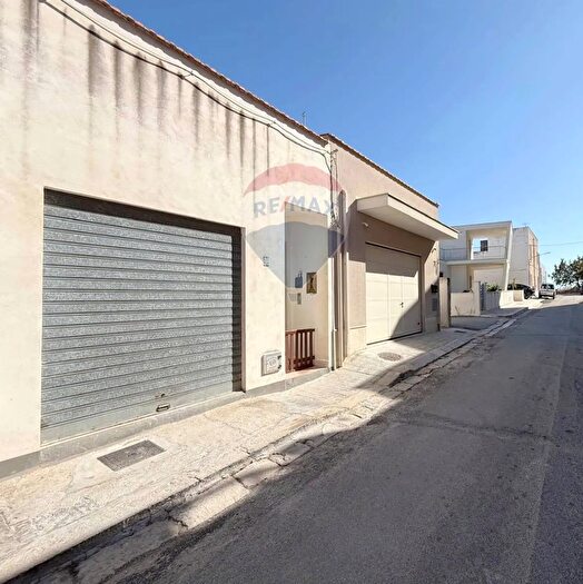 Casa quadrilocale in vendita in Via Vito Carollo, Valderice