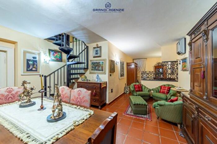 Appartamento con 6 locali in vendita in Via Giovanni Amendola, Parma