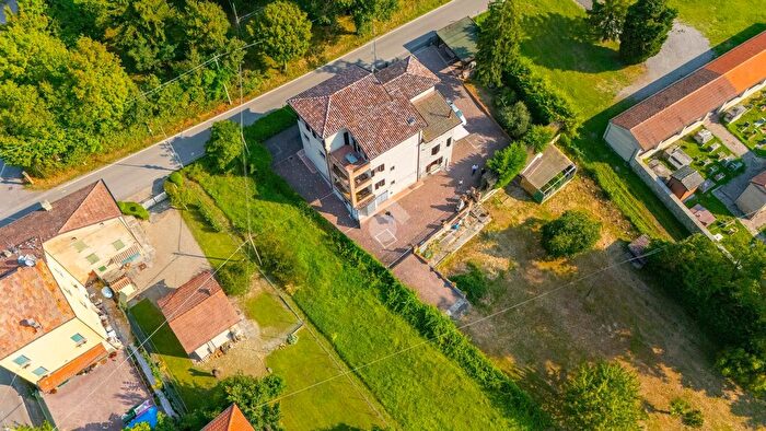 Casa con 7 locali in vendita in Via Crocetta, Viano