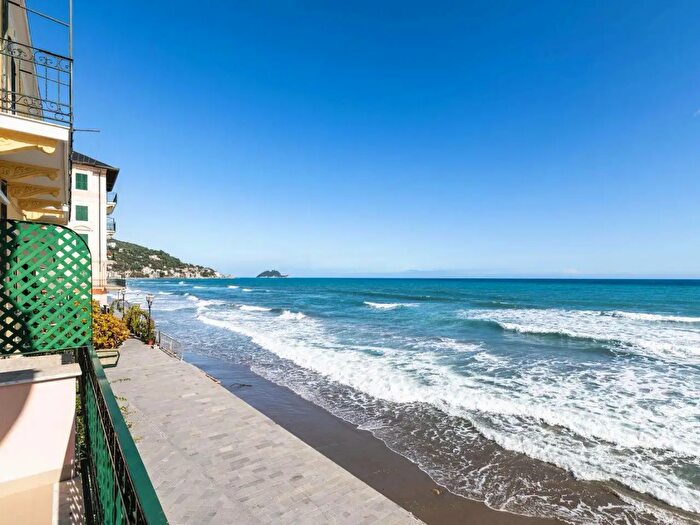 Appartamento quadrilocale in vendita in Alassio