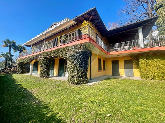 Casa con 6 locali in vendita in Verbania