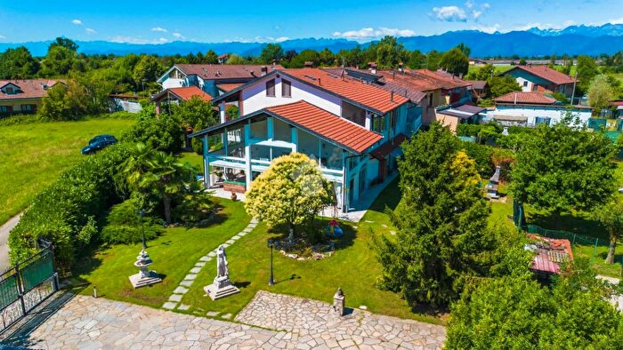 Casa con 6 locali in vendita in Strada Canova Pogliani, Leini