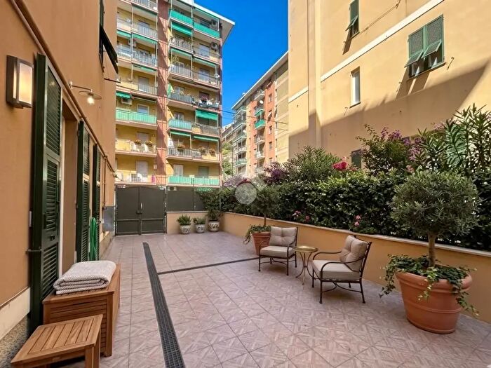 Appartamento trilocale in vendita in Via Bologna, Genova