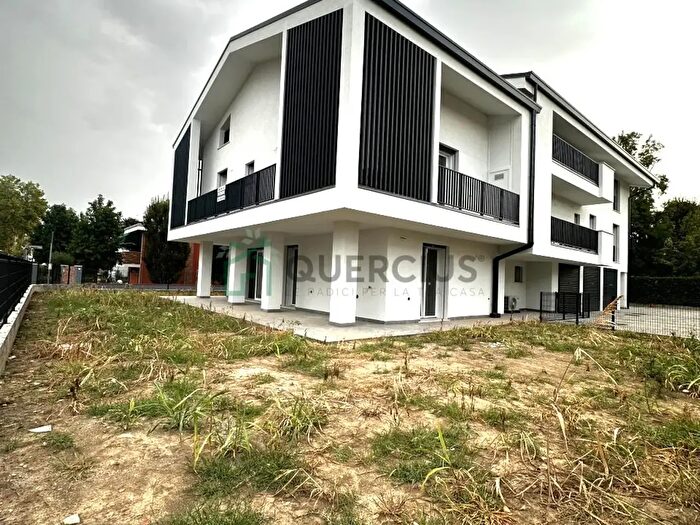 Appartamento trilocale in vendita in Via Aleardi, Eraclea