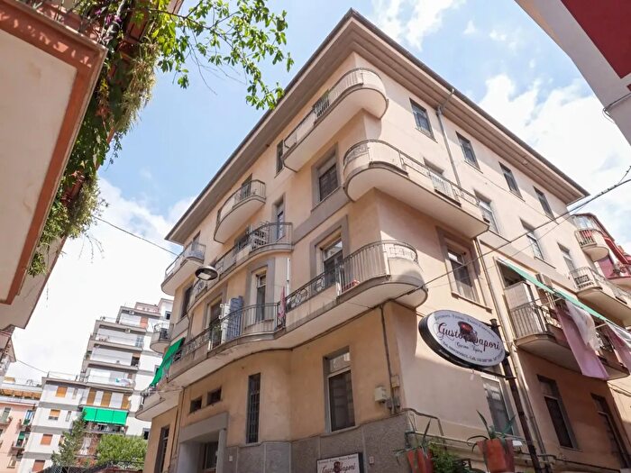 Appartamento con 5 locali in vendita in Via Gaspare Mosca, Salerno