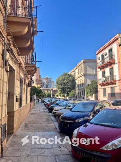 Appartamento quadrilocale in vendita in Via Rosario Salvo, Palermo