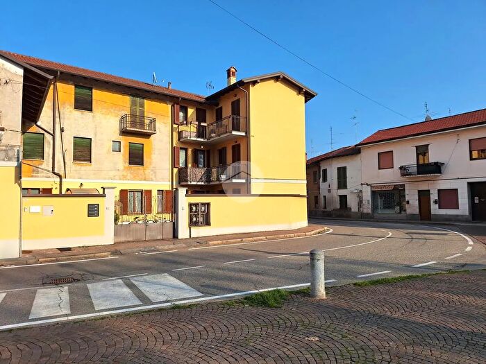 Appartamento bilocale in vendita in Piazza Italia, Marcallo Con Casone