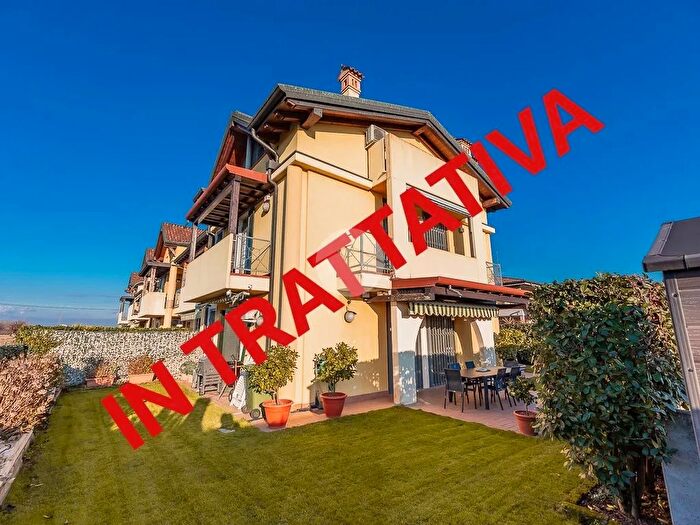 Casa con 5 locali in vendita in Via Pace, Villafranca Di Verona