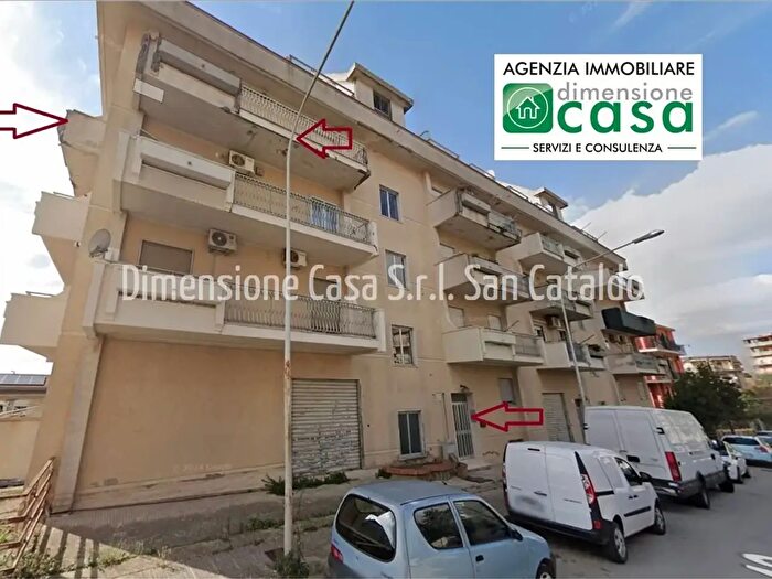 Appartamento con 6 locali in vendita in Via Gabara, San Cataldo