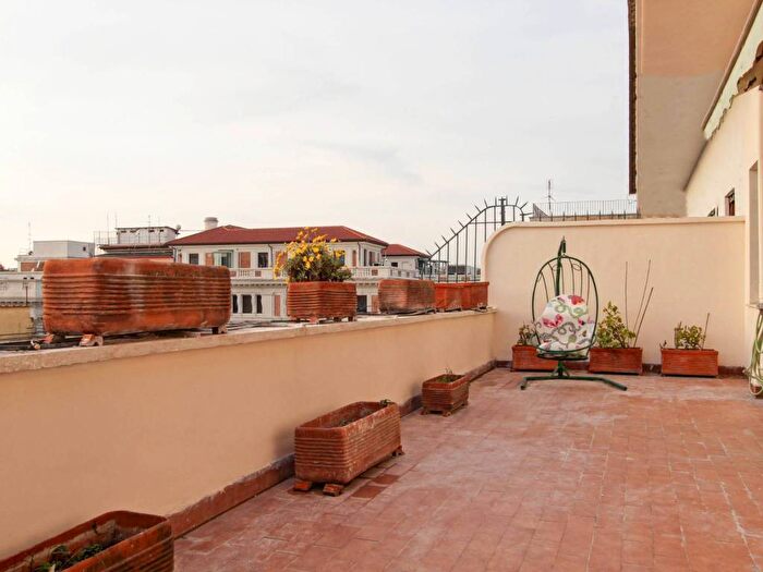 Casa quadrilocale in affitto in Via Lucullo, Sallustiano, Roma