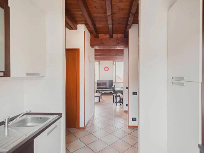 Appartamento trilocale in vendita in Via Mazzini, Luvinate