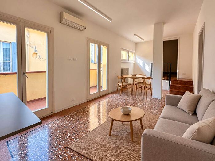 Appartamento trilocale in affitto in Via Nosadella, Saragozza dentro le Mura, Bologna