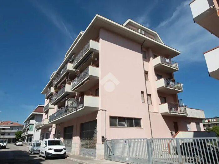 Appartamento trilocale in vendita in Via Vasco De Gama, Martinsicuro